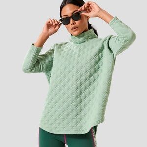 Tuckernuck English Ivy Quilted Funnel Neck Pullover
TNUCK SPORT size xs/s